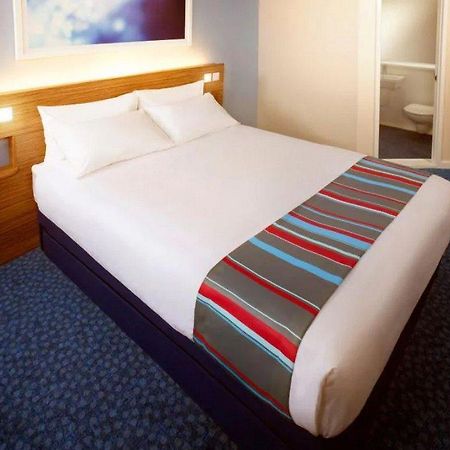 Travelodge London Teddington Buitenkant foto