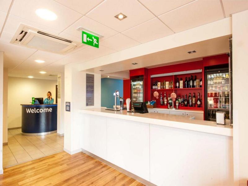 Travelodge London Teddington Buitenkant foto