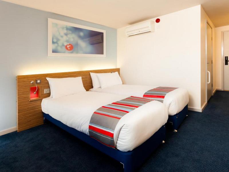 Travelodge London Teddington Buitenkant foto