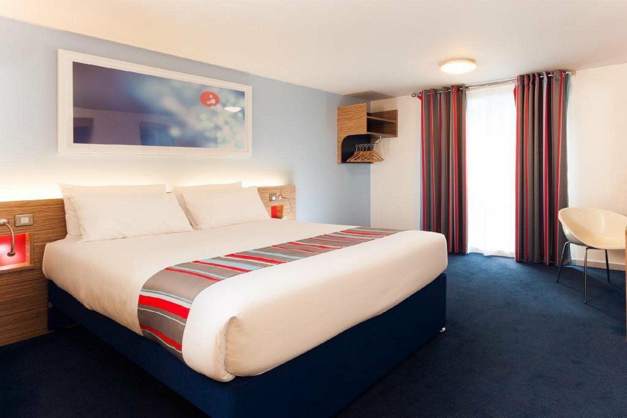 Travelodge London Teddington Buitenkant foto
