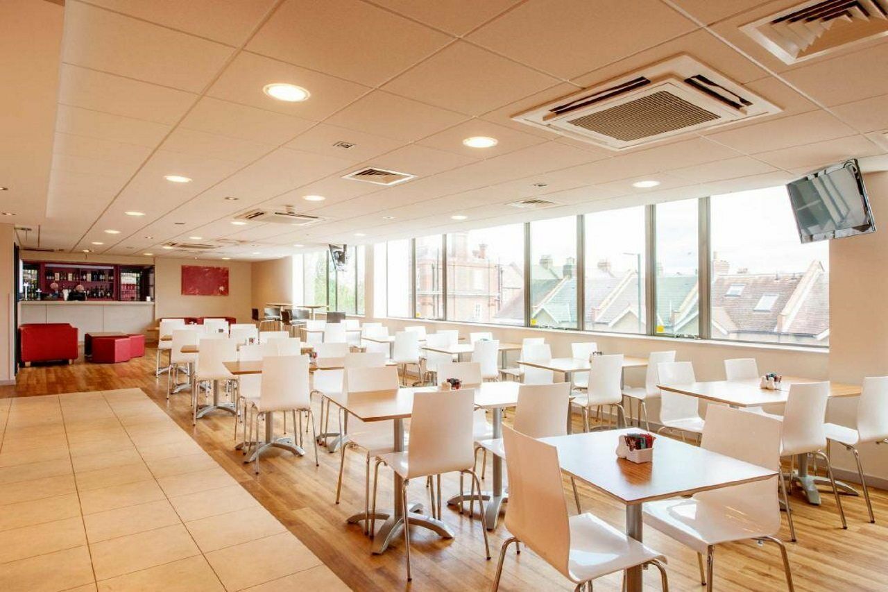 Travelodge London Teddington Buitenkant foto