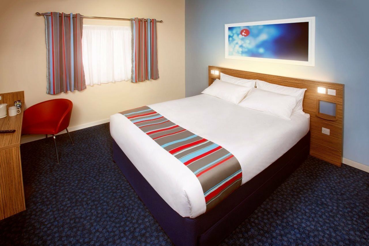 Travelodge London Teddington Buitenkant foto