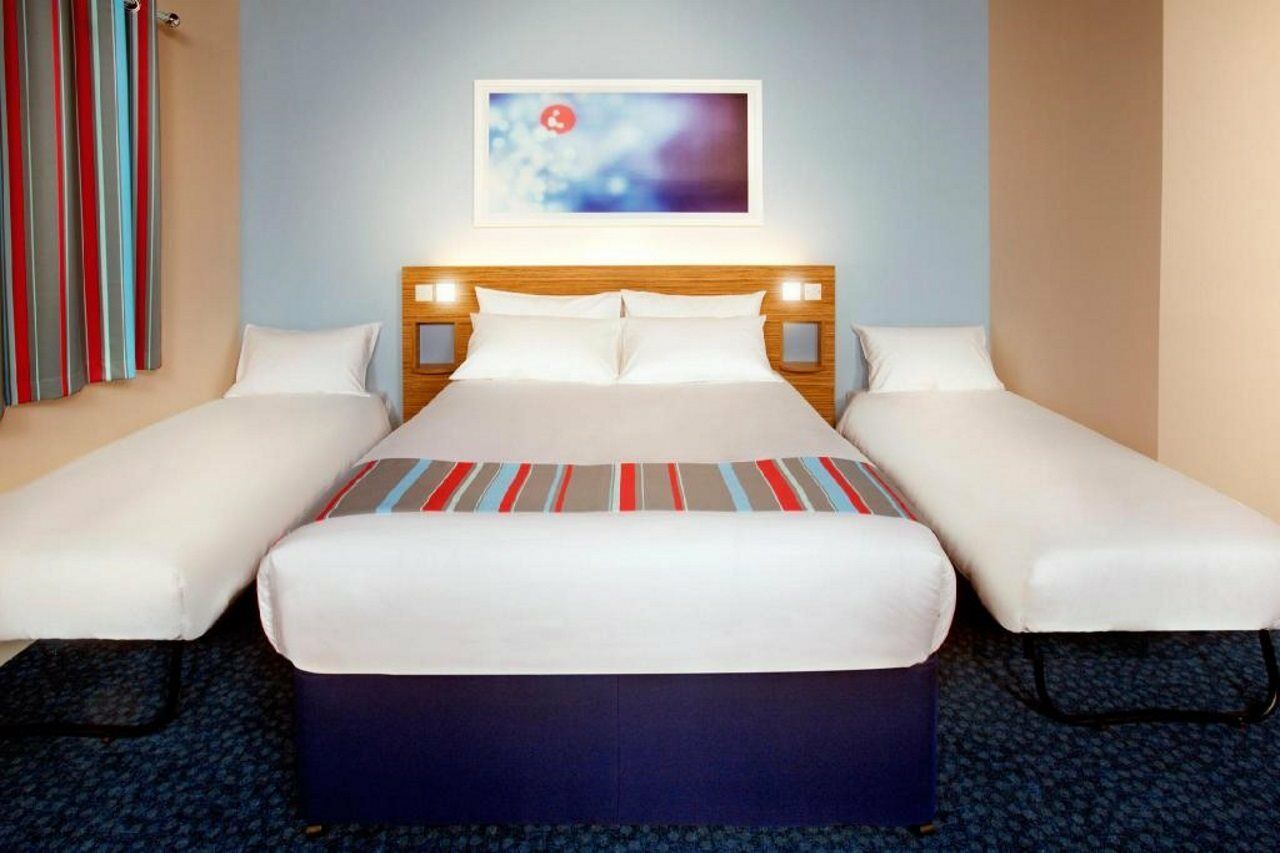 Travelodge London Teddington Buitenkant foto